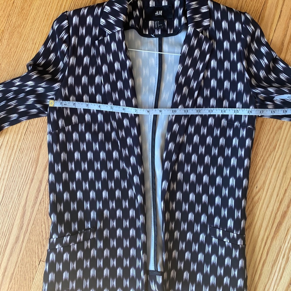 H&M Chic Patterned Blazer - Picture 9 of 10